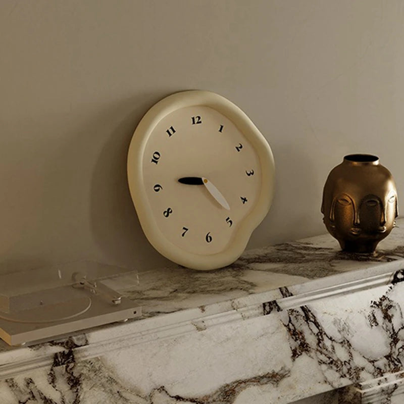 Horloge murale nordique silencieuse beige et noir