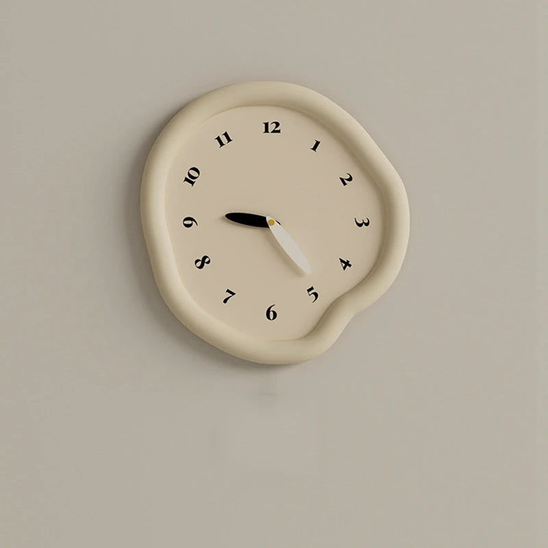 Horloge murale nordique silencieuse beige et noir